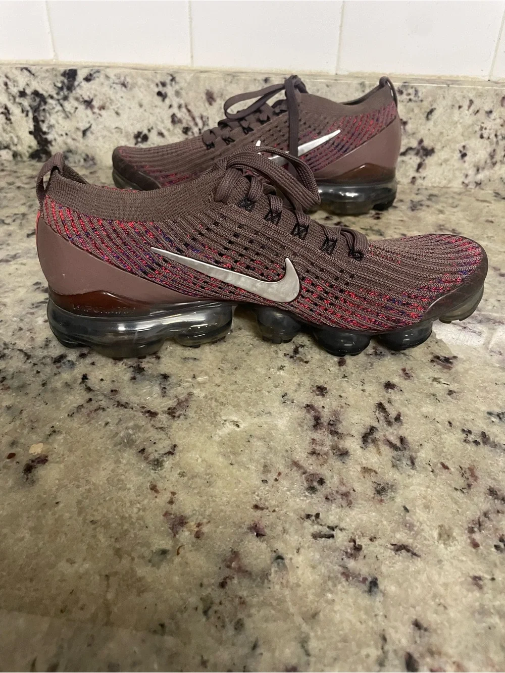Nike Woman’s VaporMax Flyknit sneaker shoes Maroon Accents plum Eclipse  9.5